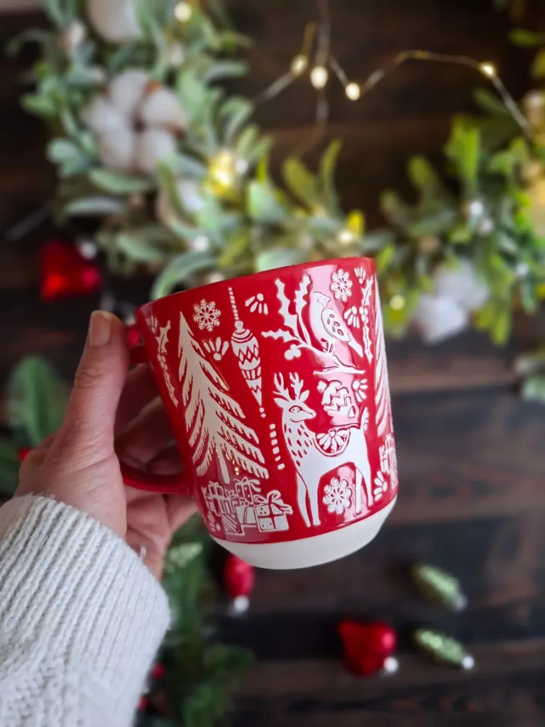 35 Traditional Red Christmas Decor Ideas for a Warm and Cozy Holiday