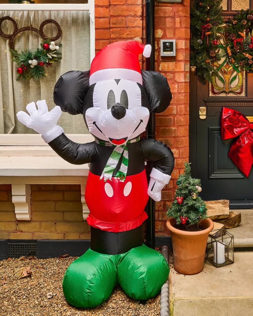 30 Enchanting Christmas Decorations with Beloved Fairytale Characters