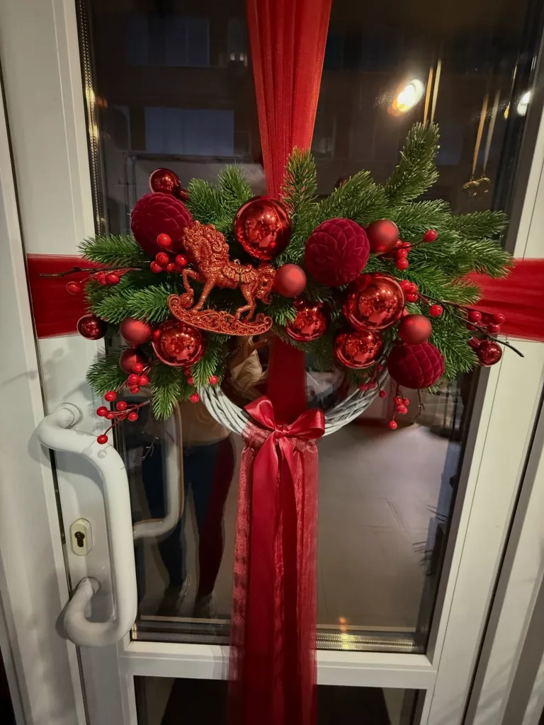 30 Unique Christmas Wreath Ideas for a Creative Holiday Decoration