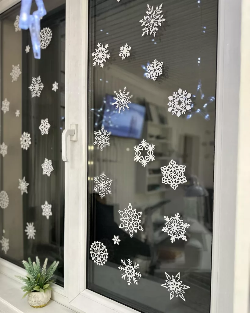 32 Christmas Snowflake Decor Ideas to Make Your Home Feel Magical