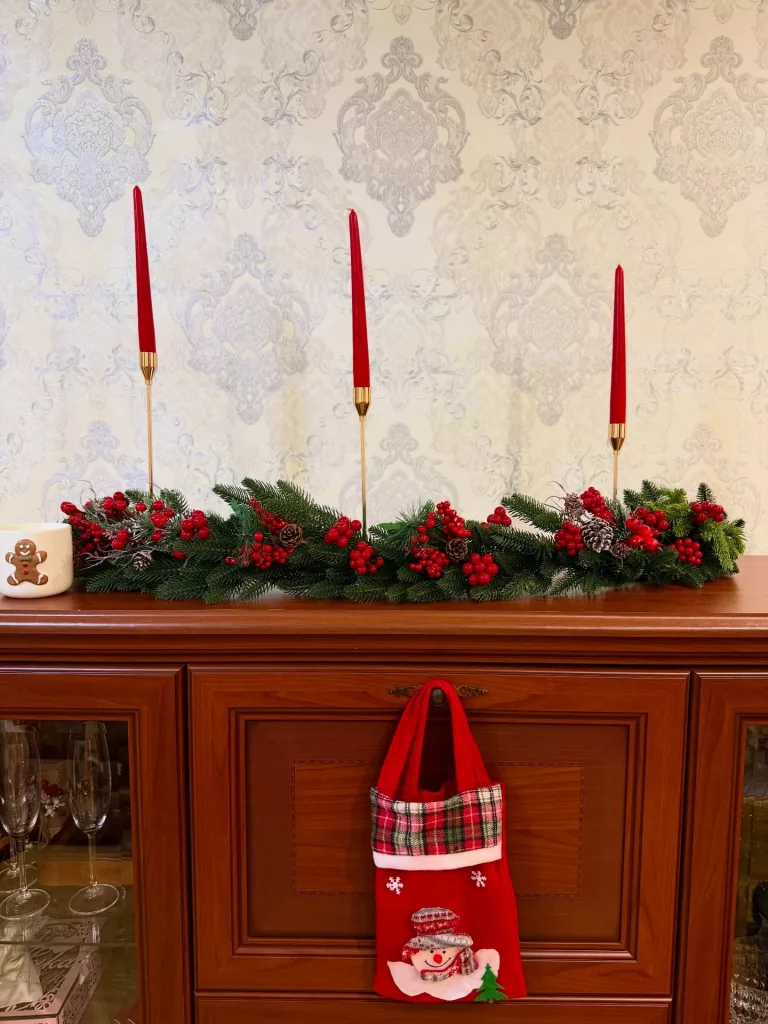 35 Traditional Red Christmas Decor Ideas for a Warm and Cozy Holiday