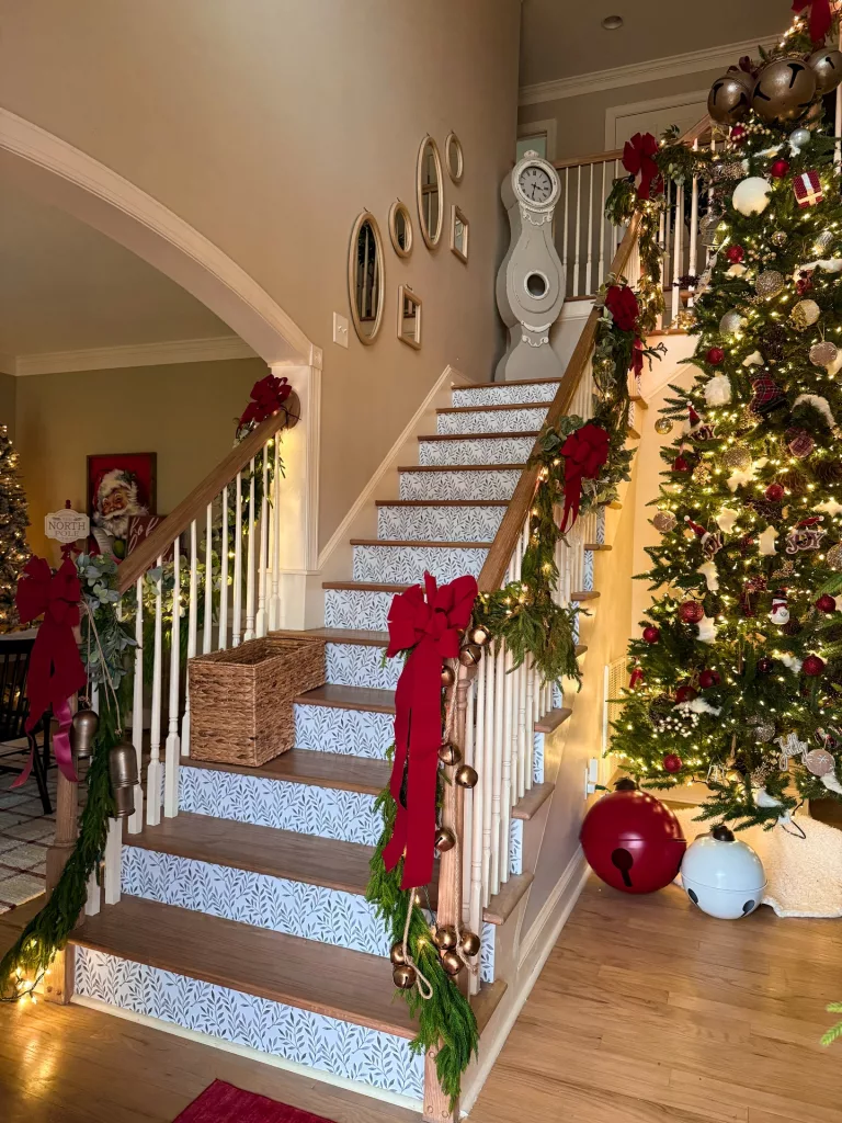 26 Beautiful Christmas Photo Backdrop Ideas for Magical Holiday Photos