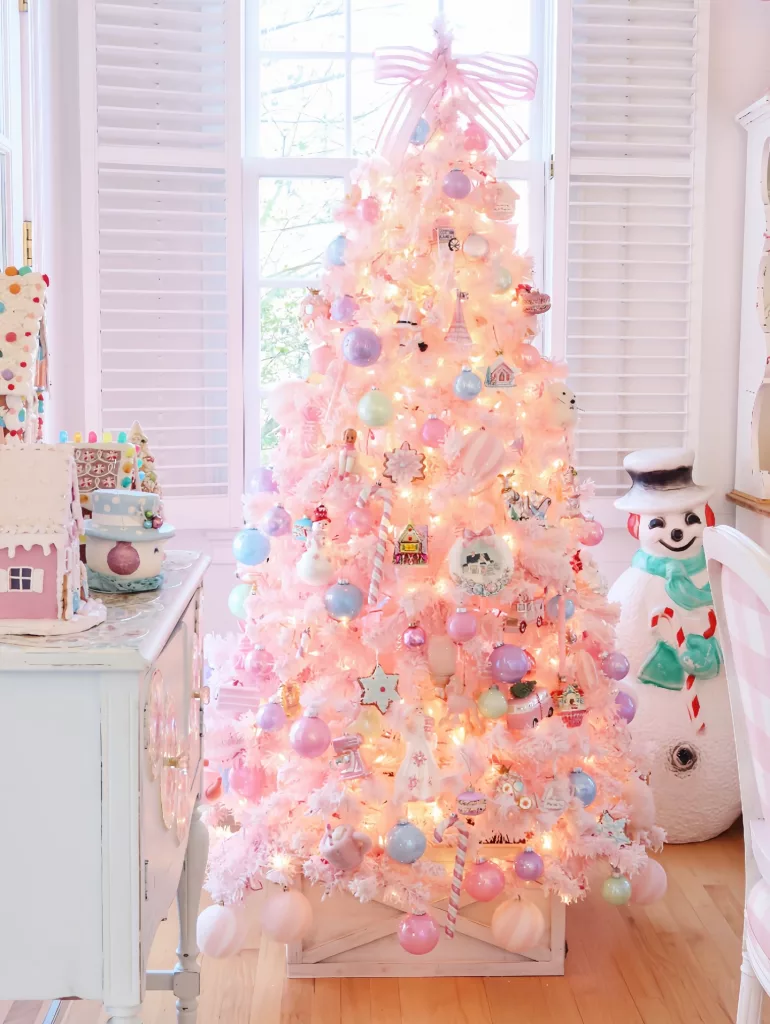 30 Elegant Christmas Trees for a Stylish and Festive Home