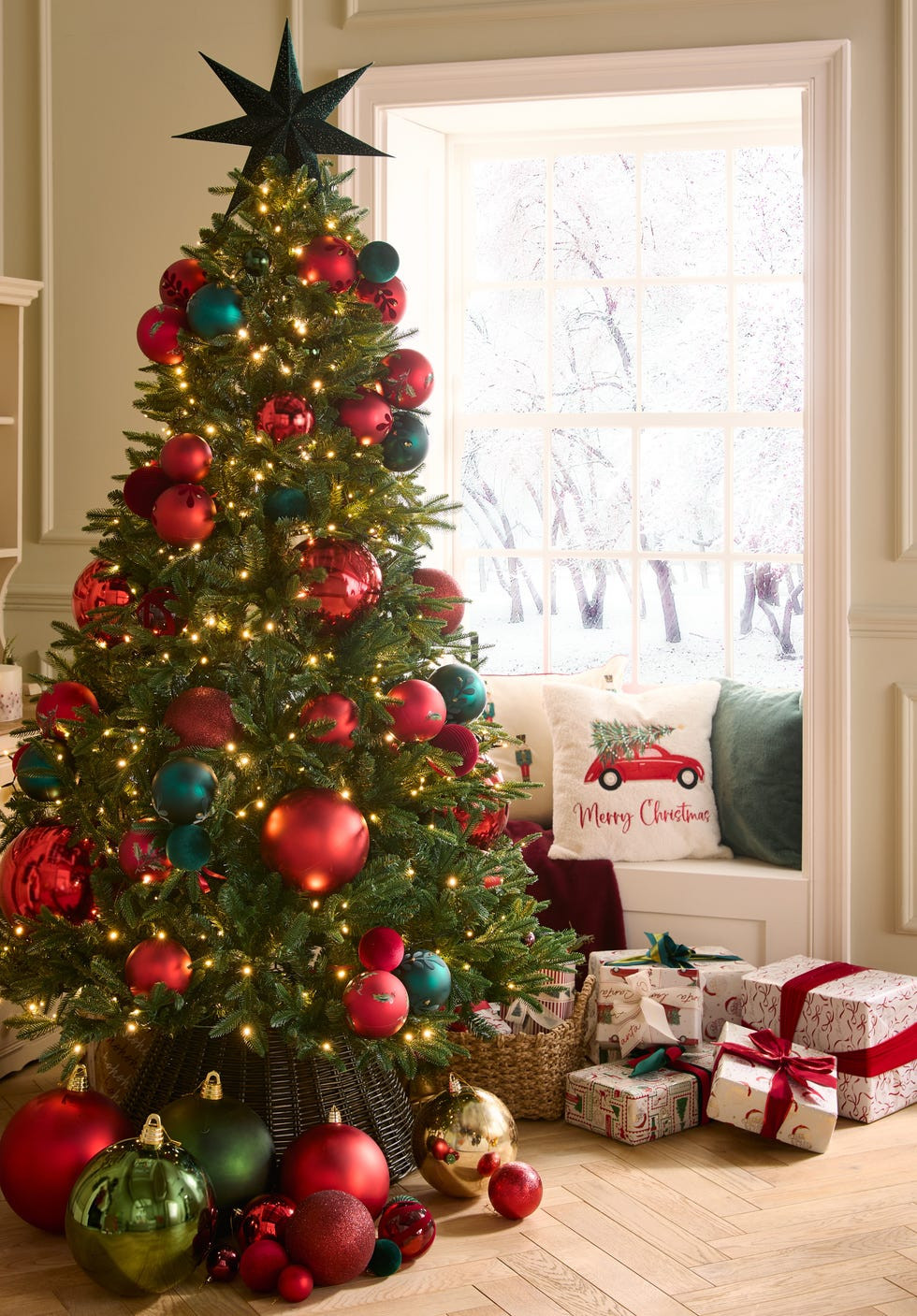 Cozy Living Room Tree with Red, Gold, and Teal Ornaments Cozy Living Room Tree with Red, Gold, and Teal Ornaments — Red and Gold Christmas Decor