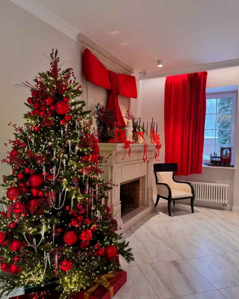 28 Christmas Bow Decorating Ideas for an Elegant and Festive Home