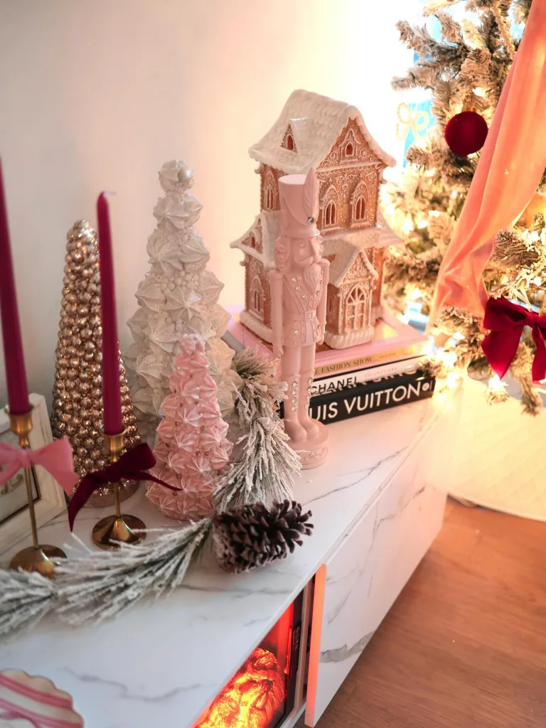 28 Charming Ways to Decorate Your Small Apartment for Christmas