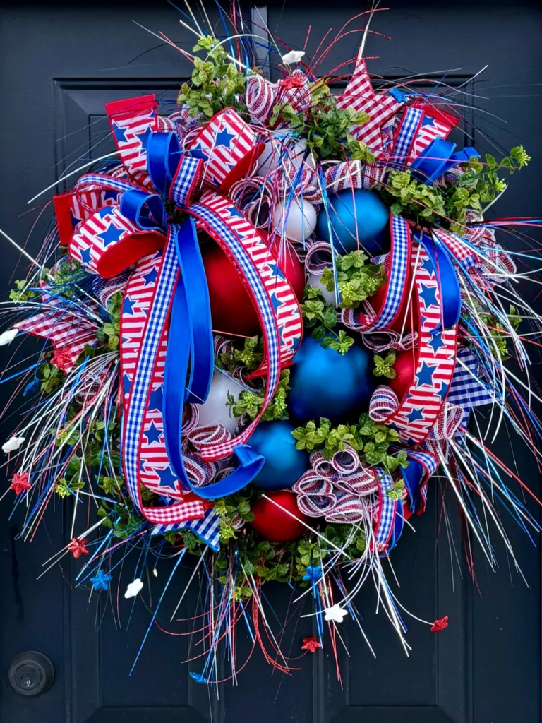 29 Charming Red, White, and Blue Holiday Decorating Ideas for a Festive Home