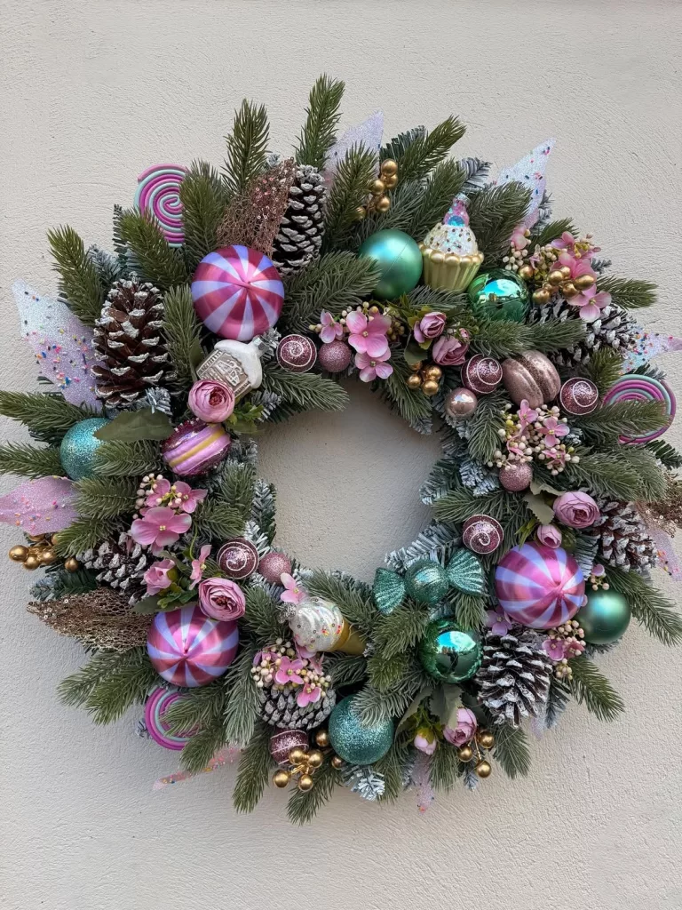 30 Unique Christmas Wreath Ideas for a Creative Holiday Decoration