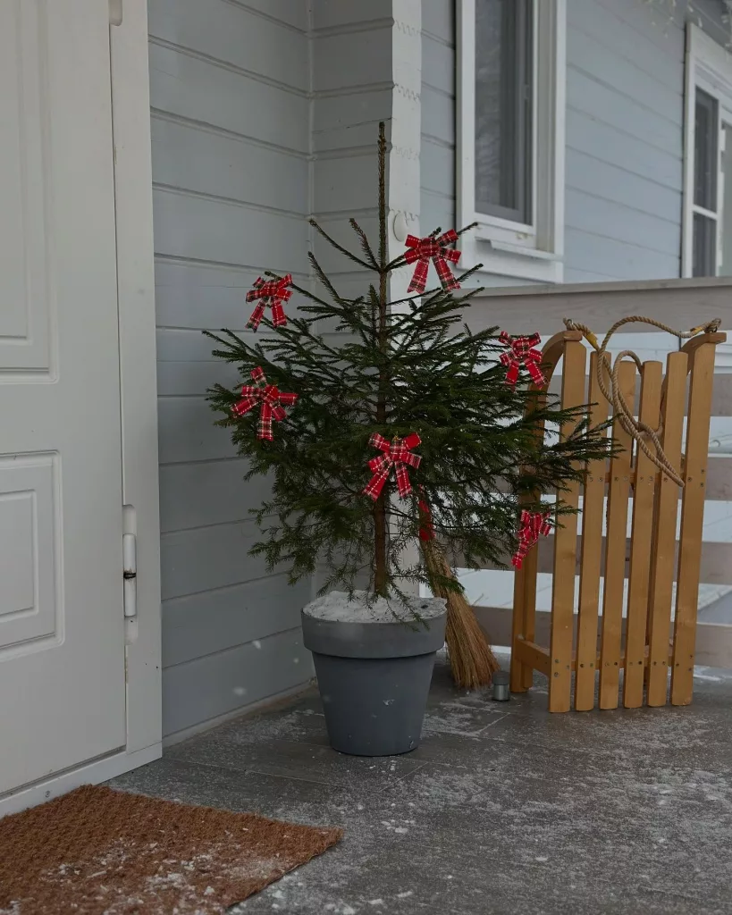 28 Christmas Bow Decorating Ideas for an Elegant and Festive Home