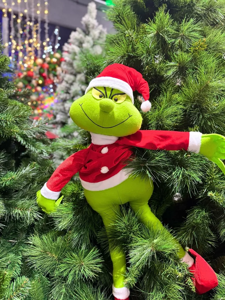 29 Magical Christmas Storybook Figurines Decor Ideas