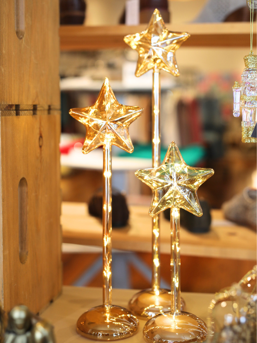 Visual Idea — Gold Christmas Decor