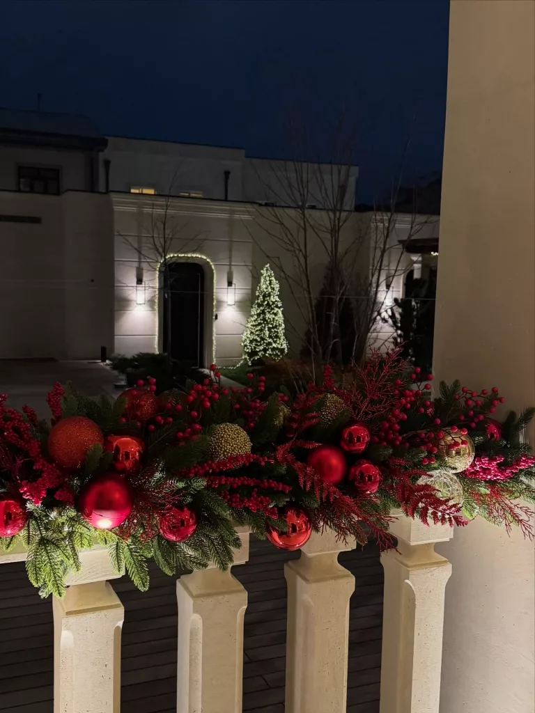 35 Traditional Red Christmas Decor Ideas for a Warm and Cozy Holiday
