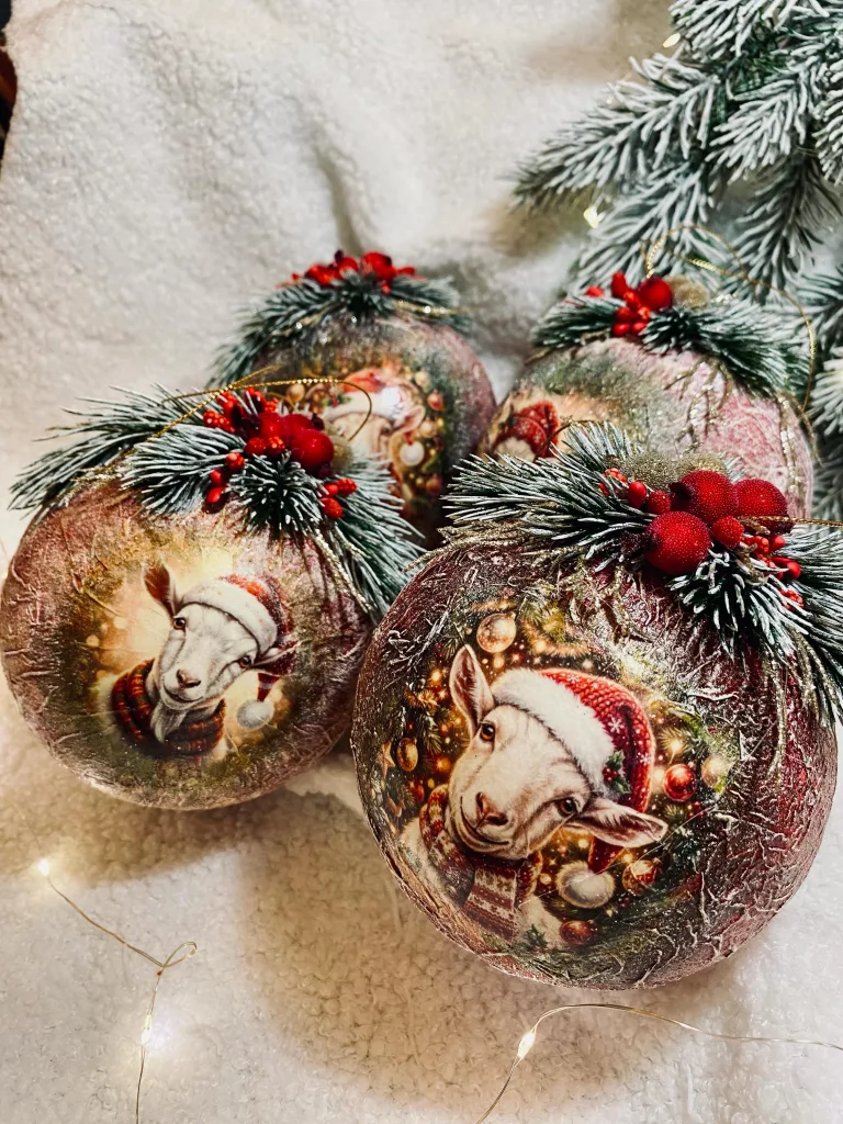 30 Beautiful Christmas Tree Balls for an Enchanting Holiday Home