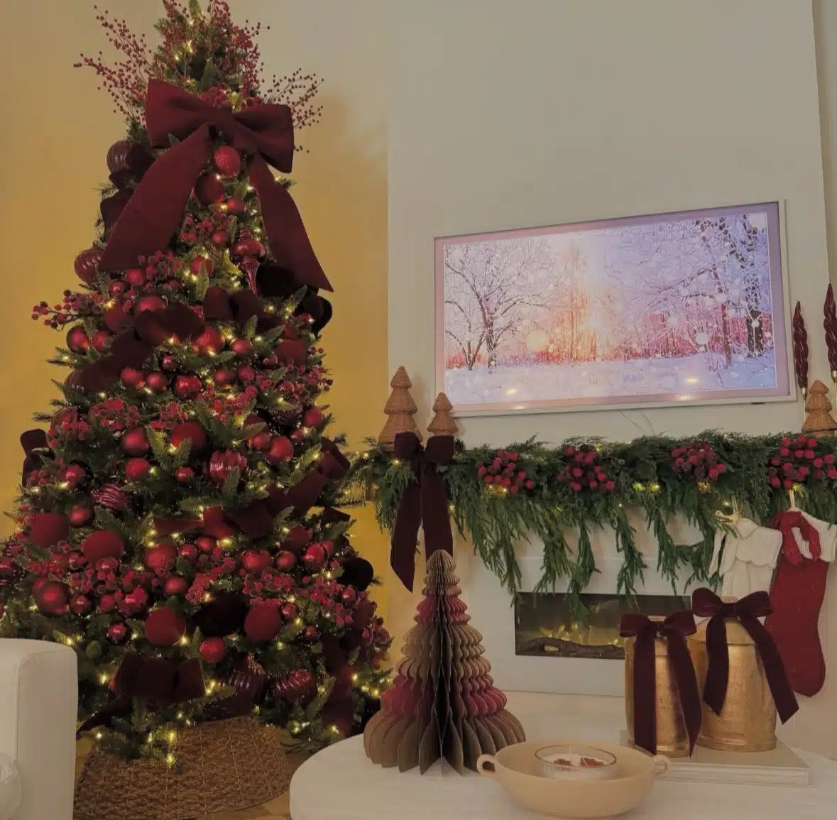 Living Room Christmas Tree with Bold Red Ornaments and Garland Living Room Christmas Tree with Bold Red Ornaments and Garland — Red and Gold Christmas Decor