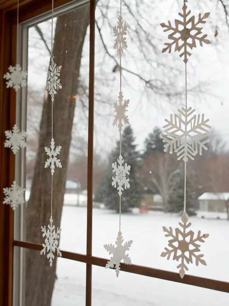 32 Christmas Snowflake Decor Ideas to Make Your Home Feel Magical
