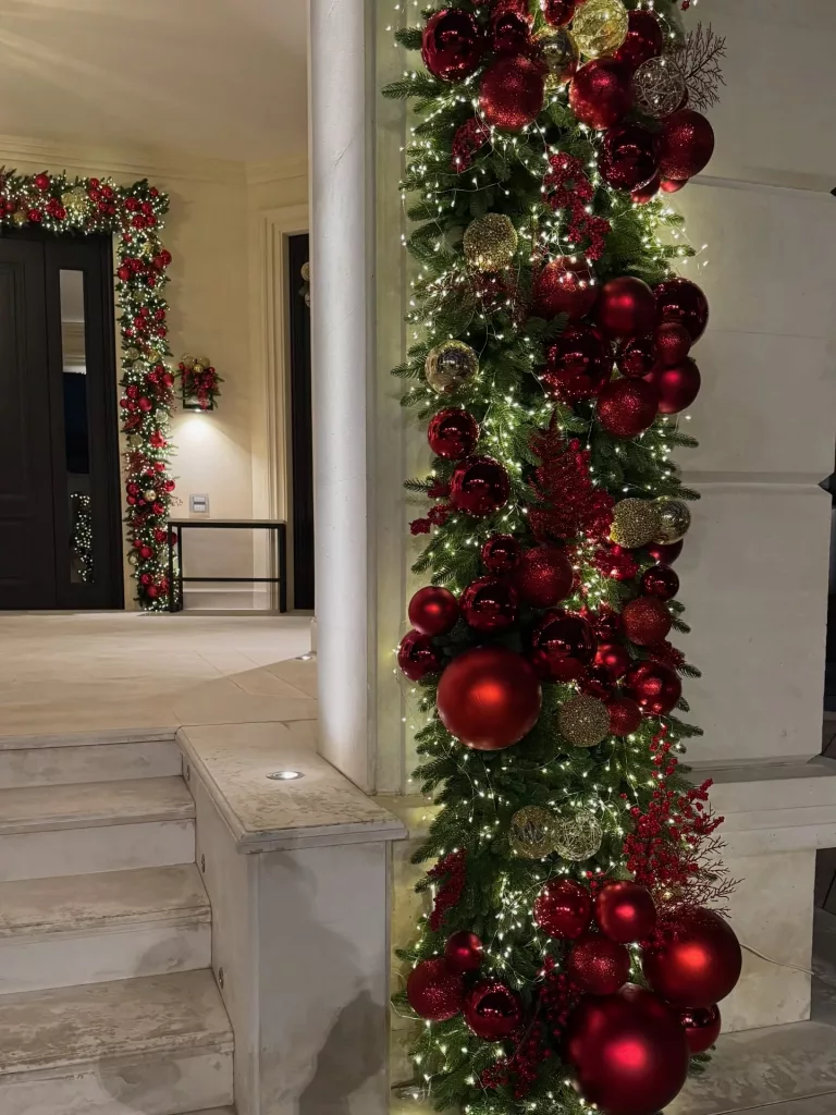 35 Traditional Red Christmas Decor Ideas for a Warm and Cozy Holiday
