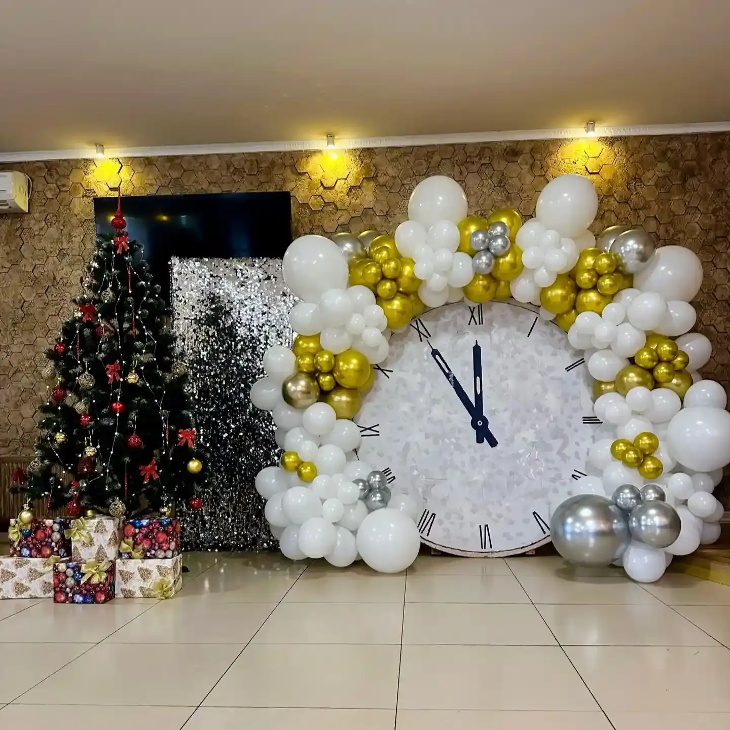 Oversized Clock Face with Balloon Border — New Years Eve Backdrop